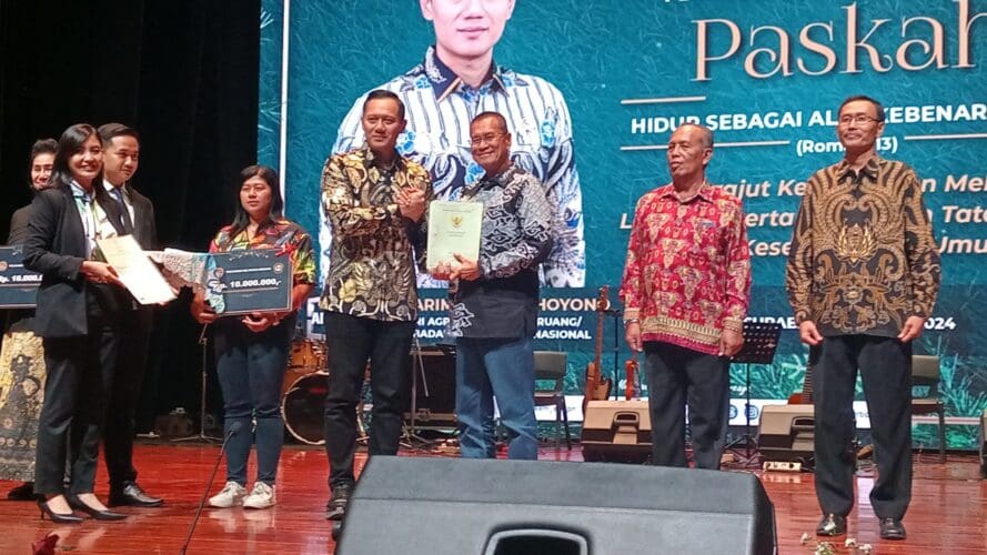 Menteri ATR/BPN Serah Sertifikat Tanah Wakaf Rumah Ibadah Menteri ATR/BPN Serah Sertifikat Tanah Wakaf Rumah Ibadah