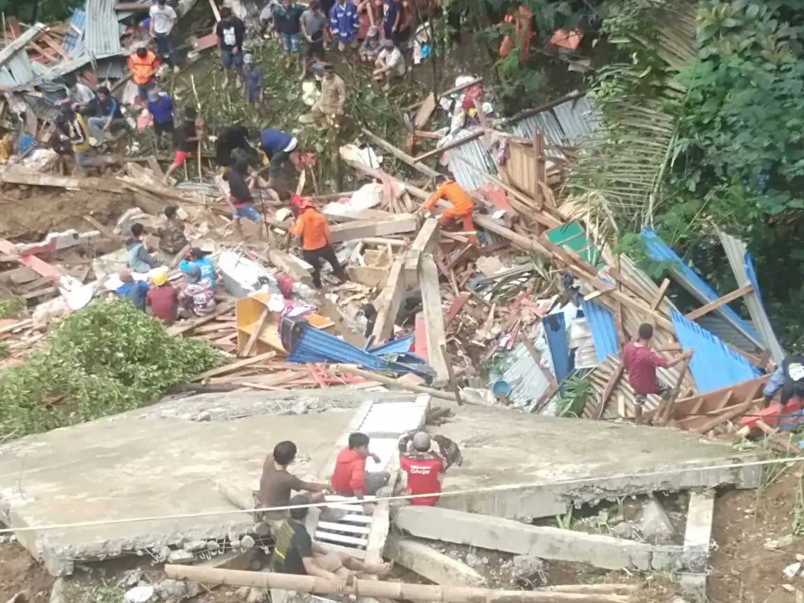 BNPB: 77 Korban Selamat Longsor Tana Toraja Berhasil Dievakuasi BNPB: 77 Korban Selamat Longsor Tana Toraja Berhasil Dievakuasi