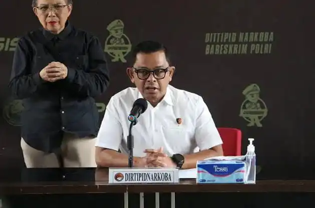 Bareskrim Tangkap Dua Pegawai Maskapai Swasta Selundupkan Narkoba Bareskrim Tangkap Dua Pegawai Maskapai Swasta Selundupkan Narkoba