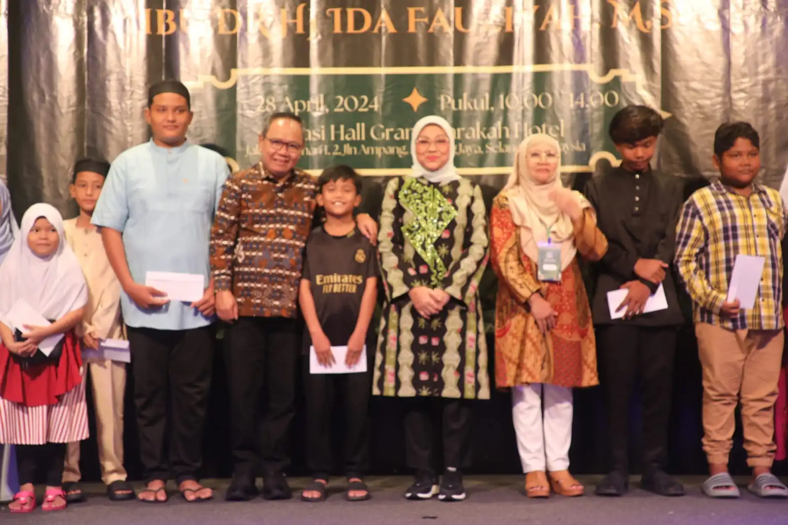 Menaker Halal Bihalal dengan Pekerja Migran di Malaysia Menaker Halal Bihalal dengan Pekerja Migran di Malaysia