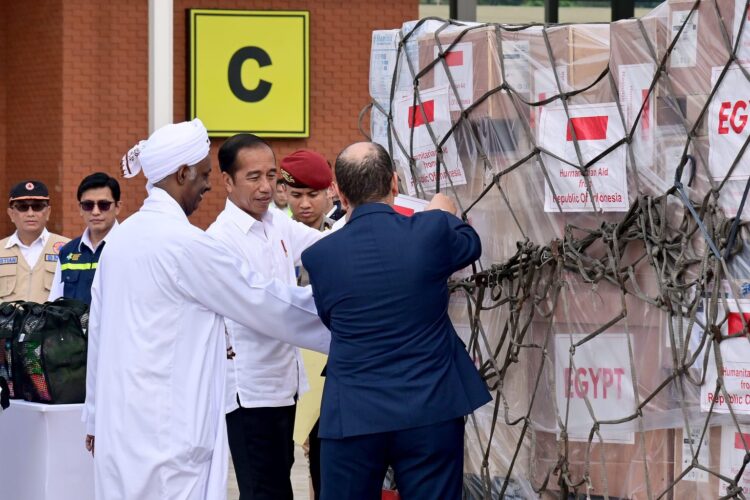 Jokowi Lepas Pengiriman Bantuan Kemanusiaan untuk Palestina dan Sudan Jokowi Lepas Pengiriman Bantuan Kemanusiaan untuk Palestina dan Sudan