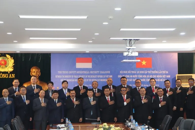 Polri Bersama Otoritas Vietnam Sepakat Kejar Buronan Kedua Negara Polri Bersama Otoritas Vietnam Sepakat Kejar Buronan Kedua Negara