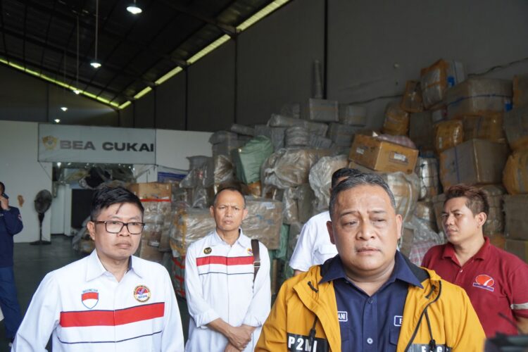 Kepala BP2MI Sidak Gudang Penampungan Barang Kepala BP2MI Sidak Gudang Penampungan Barang