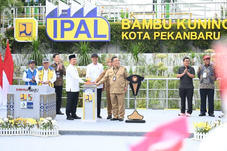 Jokowi Resmikan Instalasi Pengolahan Air Limbah di Riau Jokowi Resmikan Instalasi Pengolahan Air Limbah di Riau