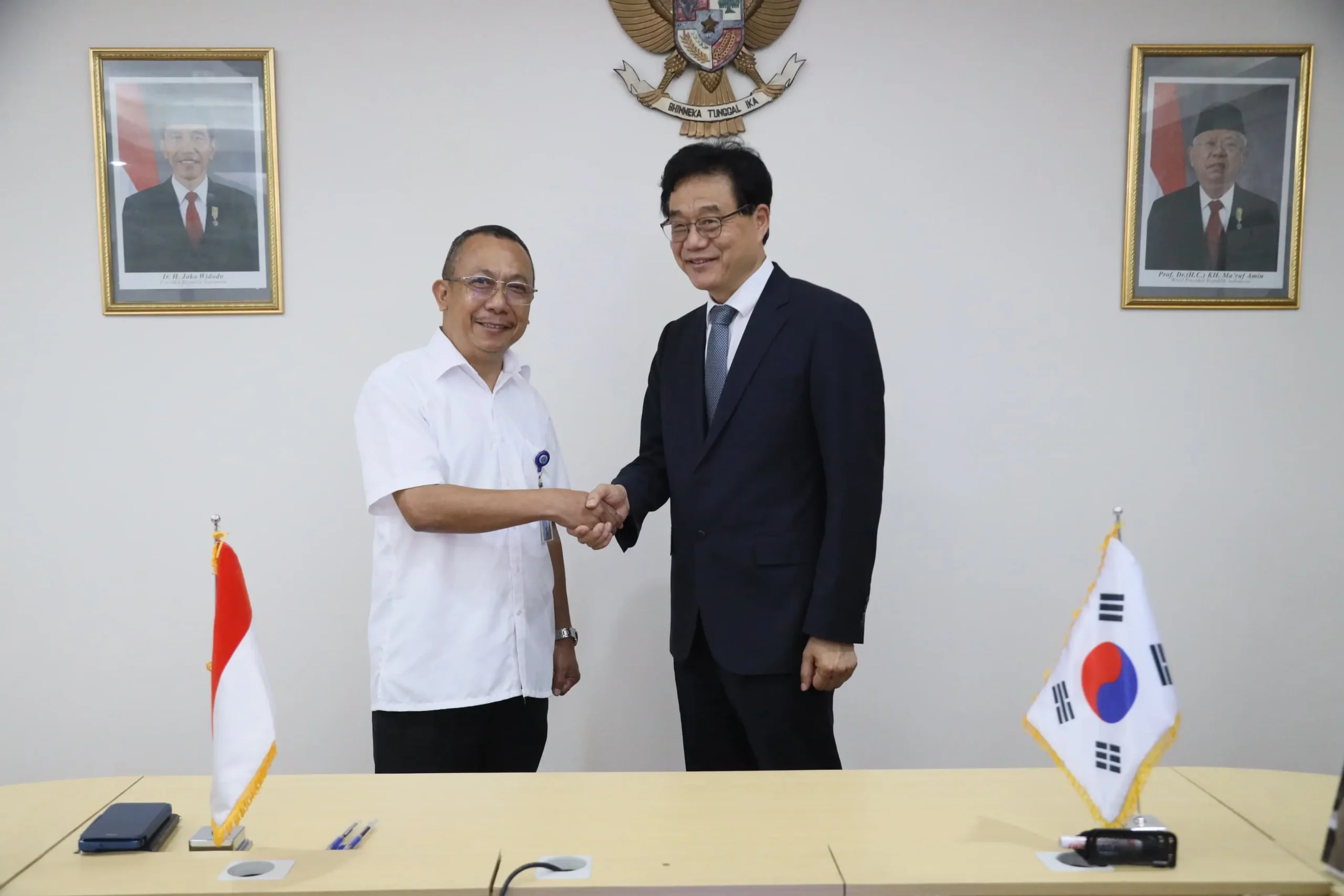Kemnaker dan KOSHA Teken Kerja Sama Proyek Peningkatan Kebijakan K3 Kemnaker dan KOSHA Teken Kerja Sama Proyek Peningkatan Kebijakan K3