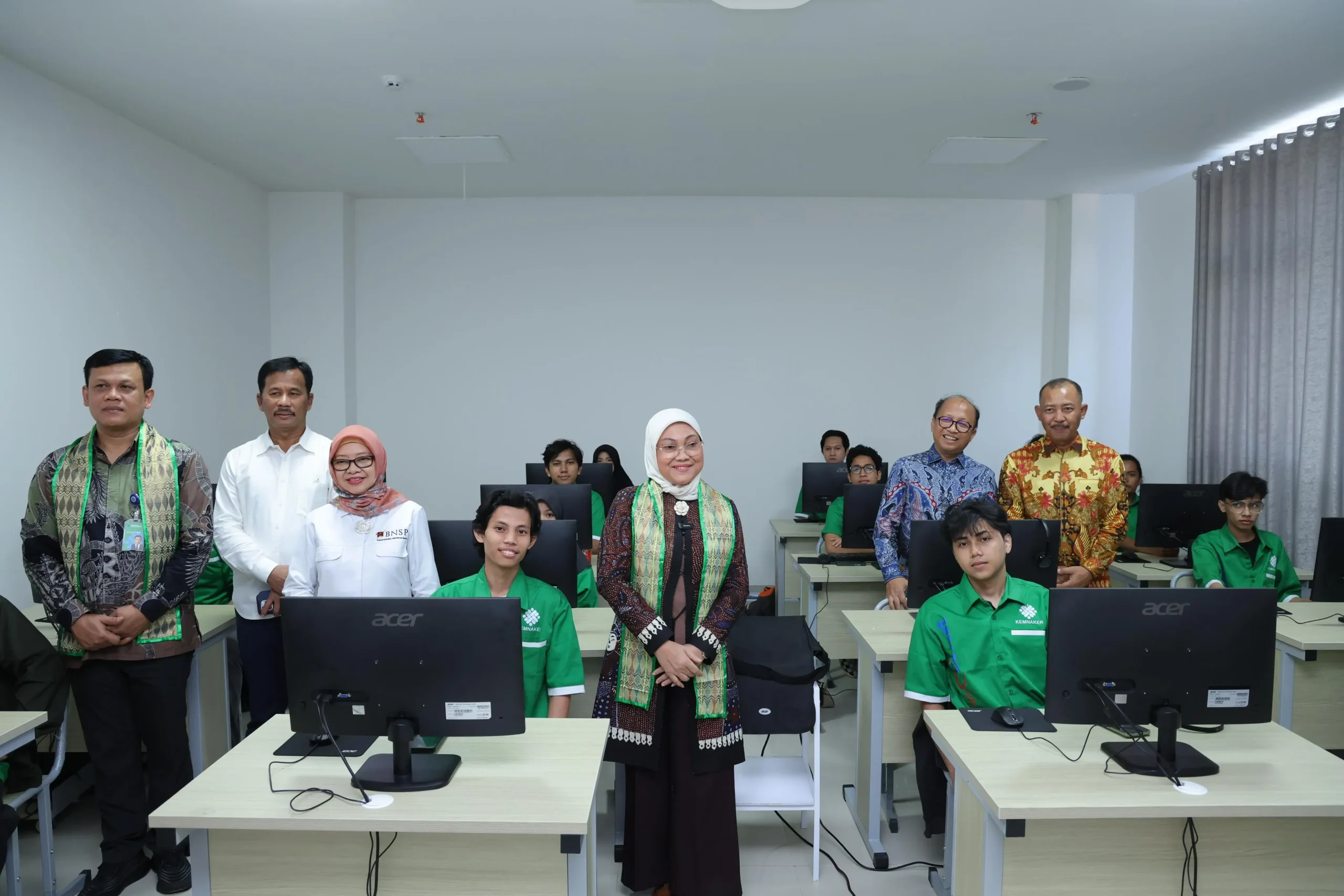 Menaker: BLK Batam upaya wujudkan SDM berkualitas sesuai pasar kerja Menaker: BLK Batam upaya wujudkan SDM berkualitas sesuai pasar kerja