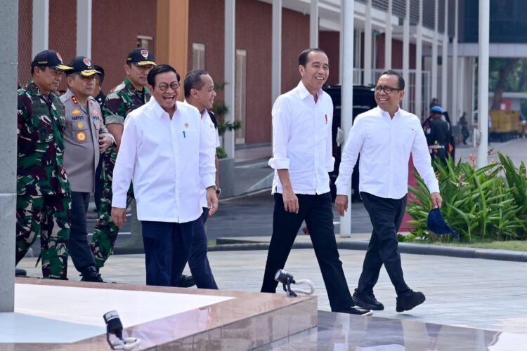 Kunjungan Kerja ke Kaltim, Jokowi Kembali Berkantor ke IKN Kunjungan Kerja ke Kaltim, Jokowi Kembali Berkantor ke IKN