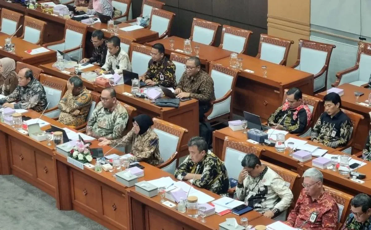 Mensos Siap Bantu Masyarakat Kelas Menengah yang Turun Kelas Mensos Siap Bantu Masyarakat Kelas Menengah yang Turun Kelas