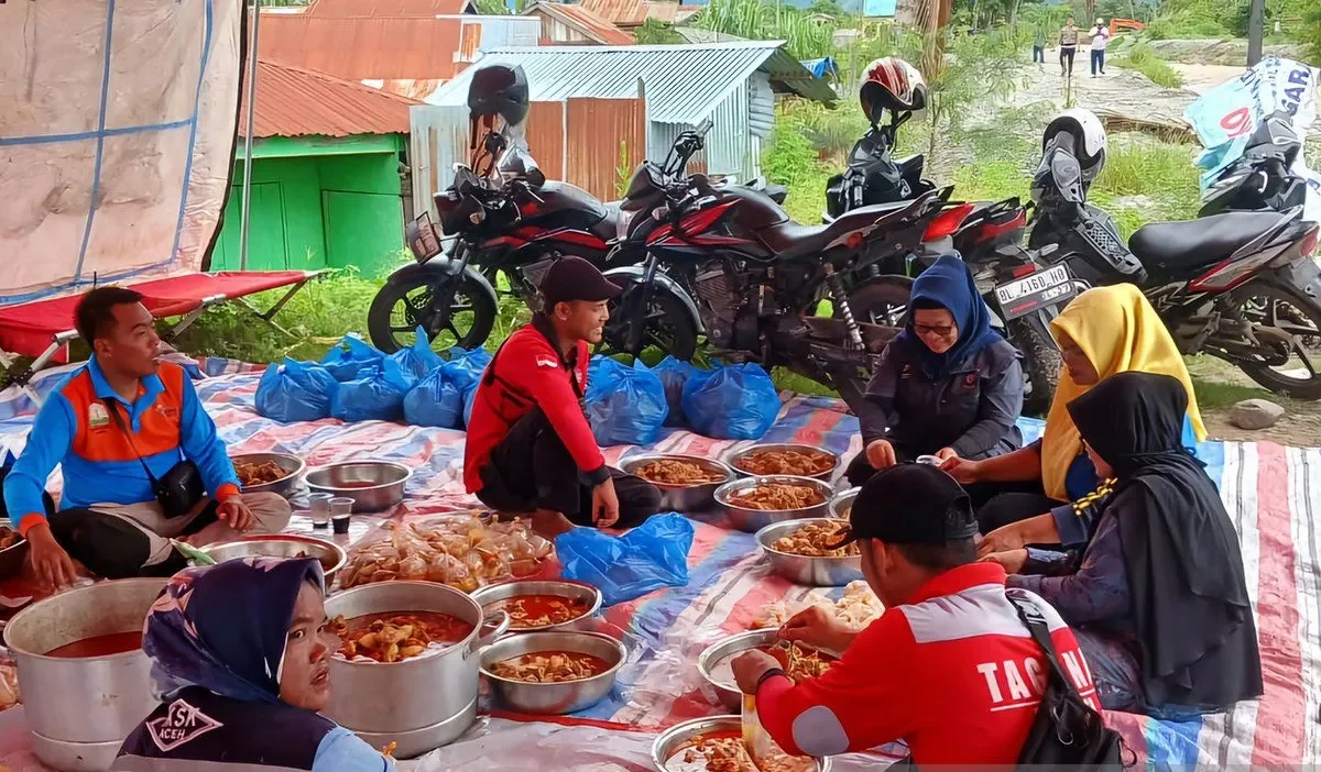 Kemensos Dirikan Dapur Umum untuk Ribuan Korban Erupsi Gunung Lewotobi di NTT Kemensos Dirikan Dapur Umum untuk Ribuan Korban Erupsi Gunung Lewotobi di NTT