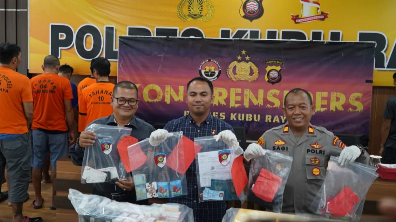 Polres Kubu Raya Bongkar Rekrutmen PMI Ilegal di Media Sosial Polres Kubu Raya Bongkar Rekrutmen PMI Ilegal di Media Sosial