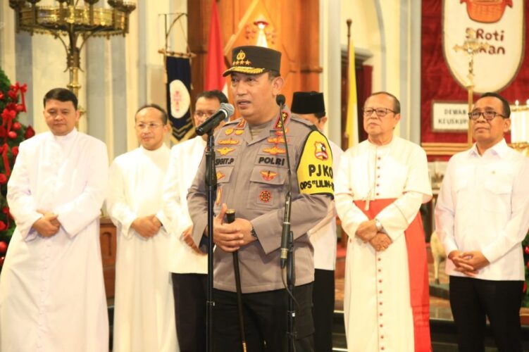 Kapolri Cek Kesiapan Pengamanan Gereja Katedral Kapolri Cek Kesiapan Pengamanan Gereja Katedral