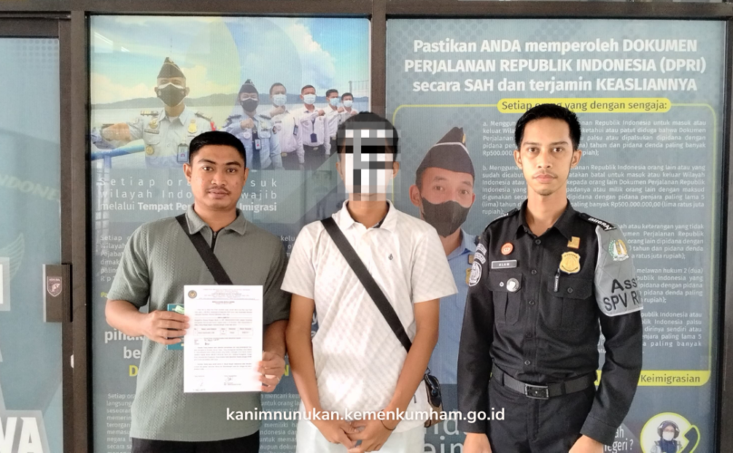 Petugas Imigrasi Tunda Keberangkatan Penumpang Nonprosedural ke Malaysia Petugas Imigrasi Tunda Keberangkatan Penumpang Nonprosedural ke Malaysia