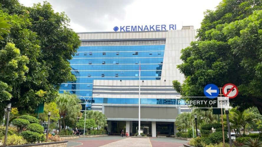 Buruh dan Pengusaha Perkuat Hubungan Industrial Buruh dan Pengusaha Perkuat Hubungan Industrial