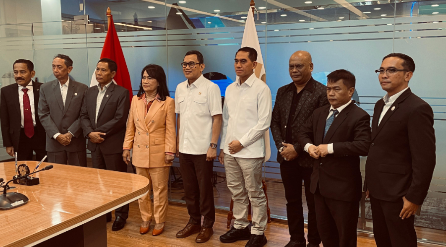 Teken MoU dengan Kongres Advokat Indonesia, Karding: Kami Hanya Kerja Sama dengan Asosiasi yang Terdaftar Teken MoU dengan Kongres Advokat Indonesia, Karding: Kami Hanya Kerja Sama dengan Asosiasi yang Terdaftar