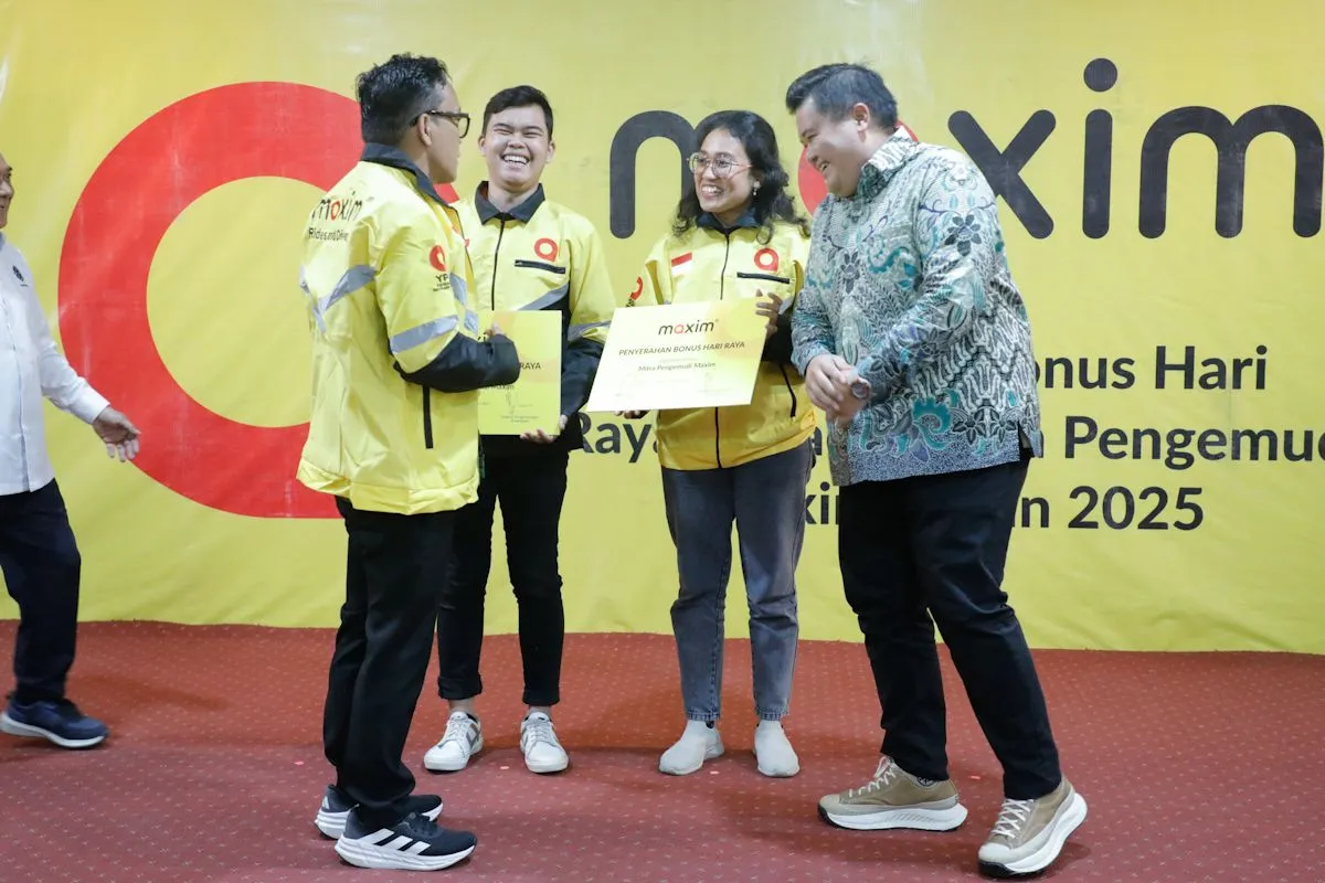 Kemnaker Apresiasi Maxim Beri BHR Rp1 Juta ke Pengemudi Ojol Kemnaker Apresiasi Maxim Beri BHR Rp1 Juta ke Pengemudi Ojol