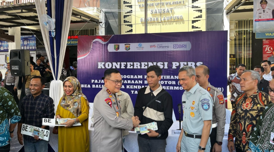 Kapolda Lampung Dukung Program Pemutihan Pajak Ajak Masyarakat Manfaatkan Kesempatan Emas Ini Kapolda Lampung Dukung Program Pemutihan Pajak Ajak Masyarakat Manfaatkan Kesempatan Emas Ini