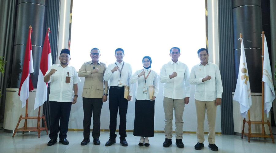 Sampaikan Arahan Prabowo di Orientasi CPNS KP2MI, Karding: Banyak Rakyat Masih Makan Sehari Sekali Sampaikan Arahan Prabowo di Orientasi CPNS KP2MI, Karding: Banyak Rakyat Masih Makan Sehari Sekali
