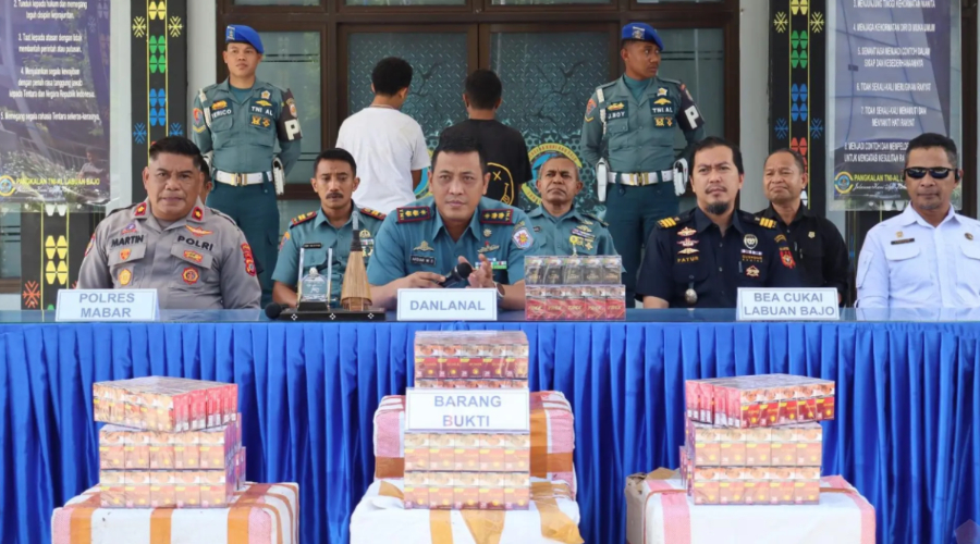 TNI AL Gagalkan Penyelundupan Rokok Ilegal dan Sepeda Motor Tanpa Dokumen di Labuan Bajo TNI AL Gagalkan Penyelundupan Rokok Ilegal dan Sepeda Motor Tanpa Dokumen di Labuan Bajo