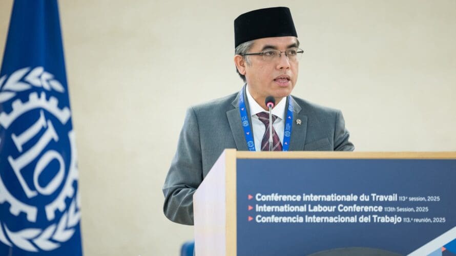 Pekerja Sawit Melonjak, Kesiapan Industri Dipertanyakan Pekerja Sawit Melonjak, Kesiapan Industri Dipertanyakan