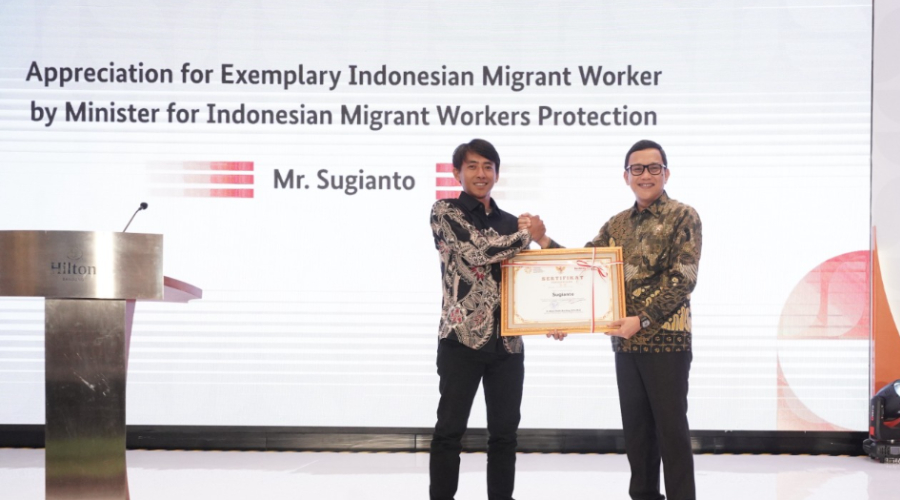 Pemerintah Beri Penghargaan ke PMI yang Selamatkan Lansia di Korea Selatan Pemerintah Beri Penghargaan ke PMI yang Selamatkan Lansia di Korea Selatan