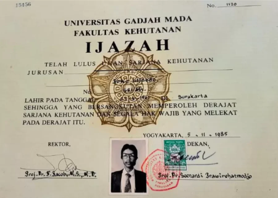 Tiga Aktivis Diperiksa Terkait Laporan Ijazah Jokowi Tiga Aktivis Diperiksa Terkait Laporan Ijazah Jokowi