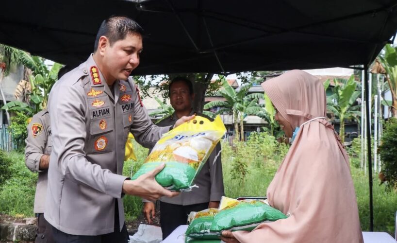 Polres Jakarta Timur Salurkan 16 Ribu Paket Beras dalam Gerakan Pangan Murah Polres Jakarta Timur Salurkan 16 Ribu Paket Beras dalam Gerakan Pangan Murah