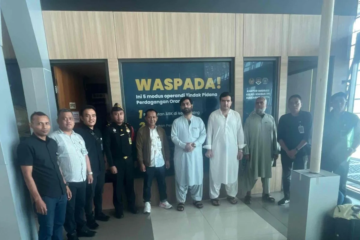 Tiga WNA Pakistan Dideportasi dari Jambi Tiga WNA Pakistan Dideportasi dari Jambi